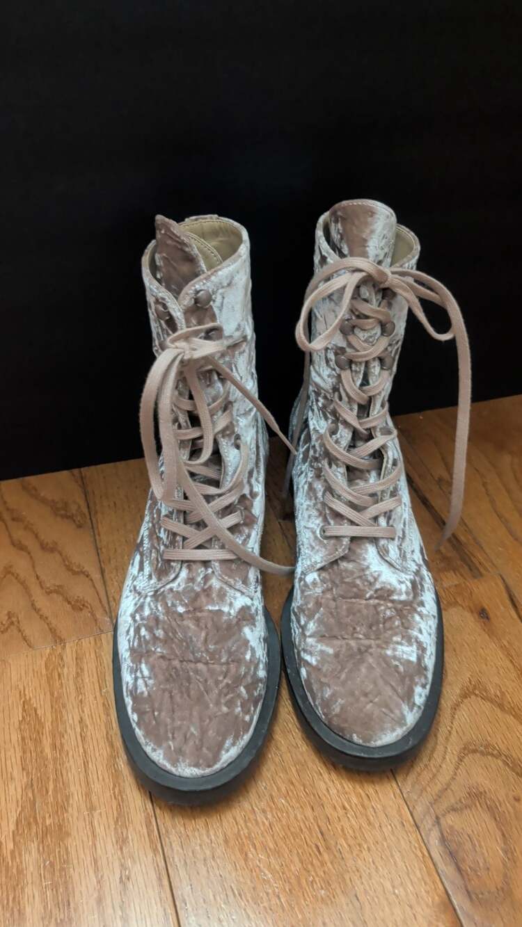 Stuart Weitzman Mauve Crushed Velvet Lace-Up Combat Boots Size 7.5B